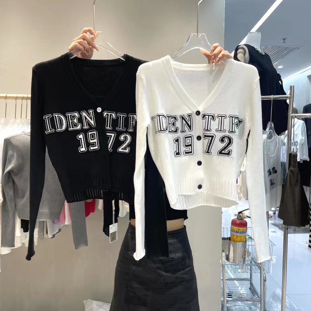2023秋季新款韓版時尚V領字母提花顯瘦百搭開衫上衣女