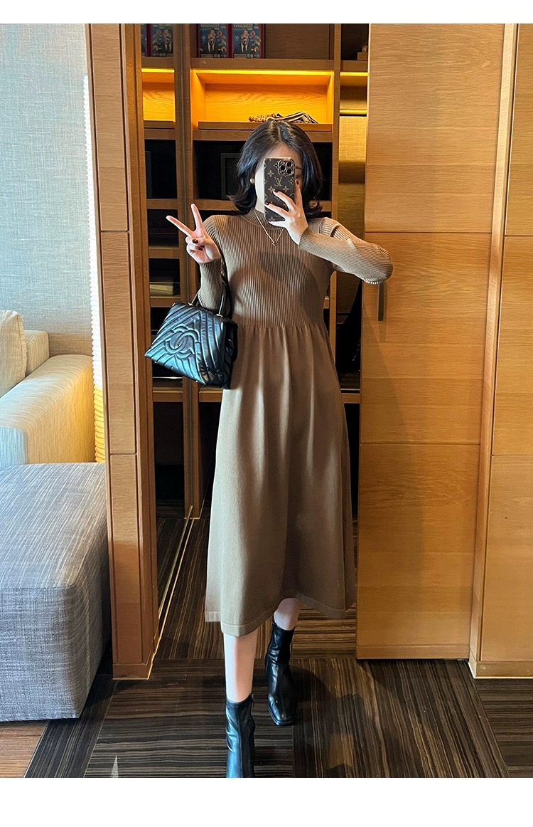 羊毛針織連衣裙2023新款秋冬季女配大衣的修身中長款打底內搭毛衣