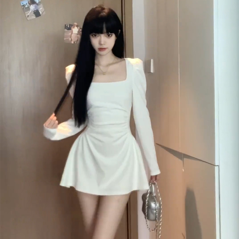 赫本風黑色方領長袖連衣裙子女2023新款早初秋裝小個子穿搭高級感