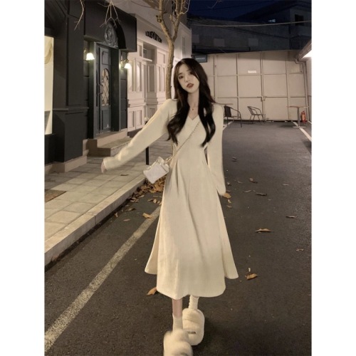 Hepburn style V-neck long-sleeved dress for women autumn  new temperament goddess style waist slimming A-line long skirt