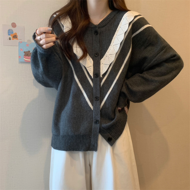 Actual shot of sweet style sweater jacket for women, new style, loose, atmospheric and temperamental cardigan for women