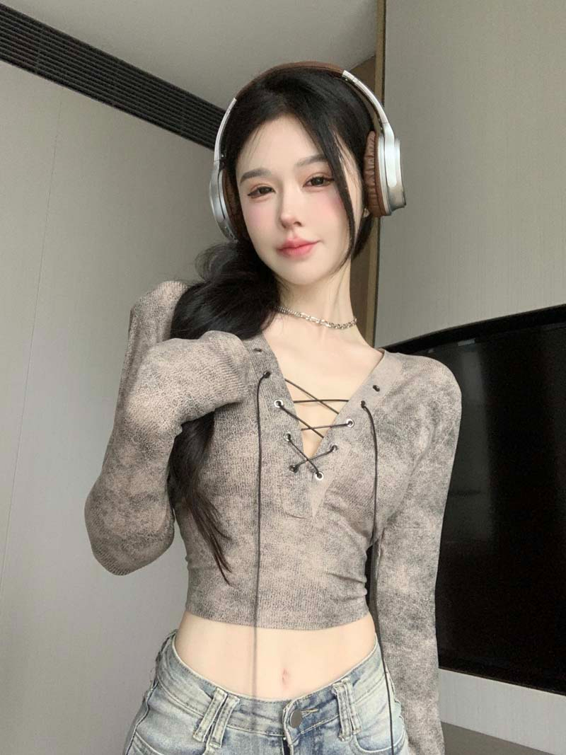 甜辣妹短款V領系帶設計感T恤女修身單穿長袖子打底衫chic別致上衣