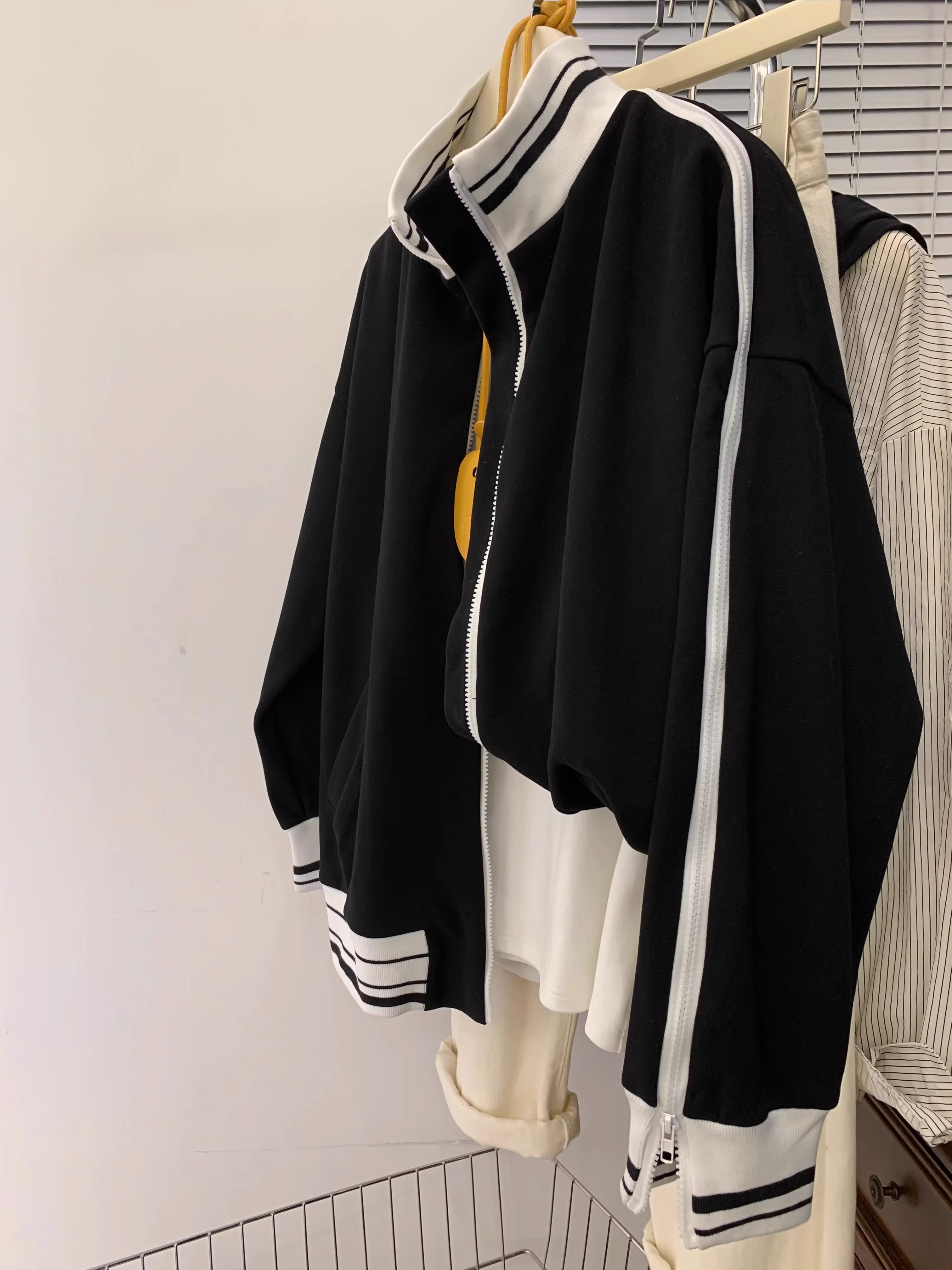 Vintage baseball uniform black short jacket women's spring and autumn 2023 new retro Hong Kong style chic tops high-end