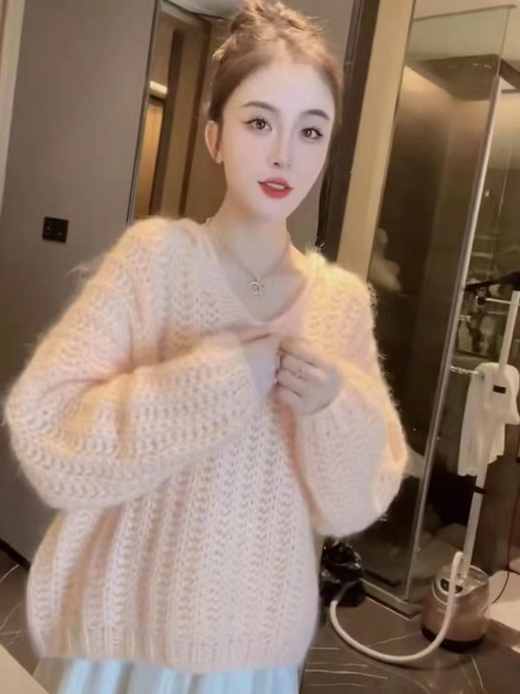 洋洋嚴選-時尚高級感軟糯V領鏤空設計感針織長袖套頭毛衣