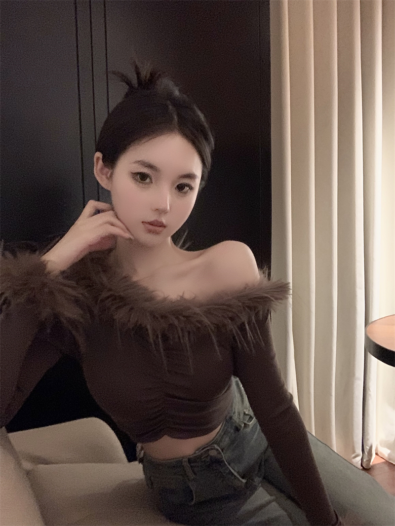 實拍~美式辣妹風斜領露肩長袖T恤女秋冬毛毛拼接修身短款上衣