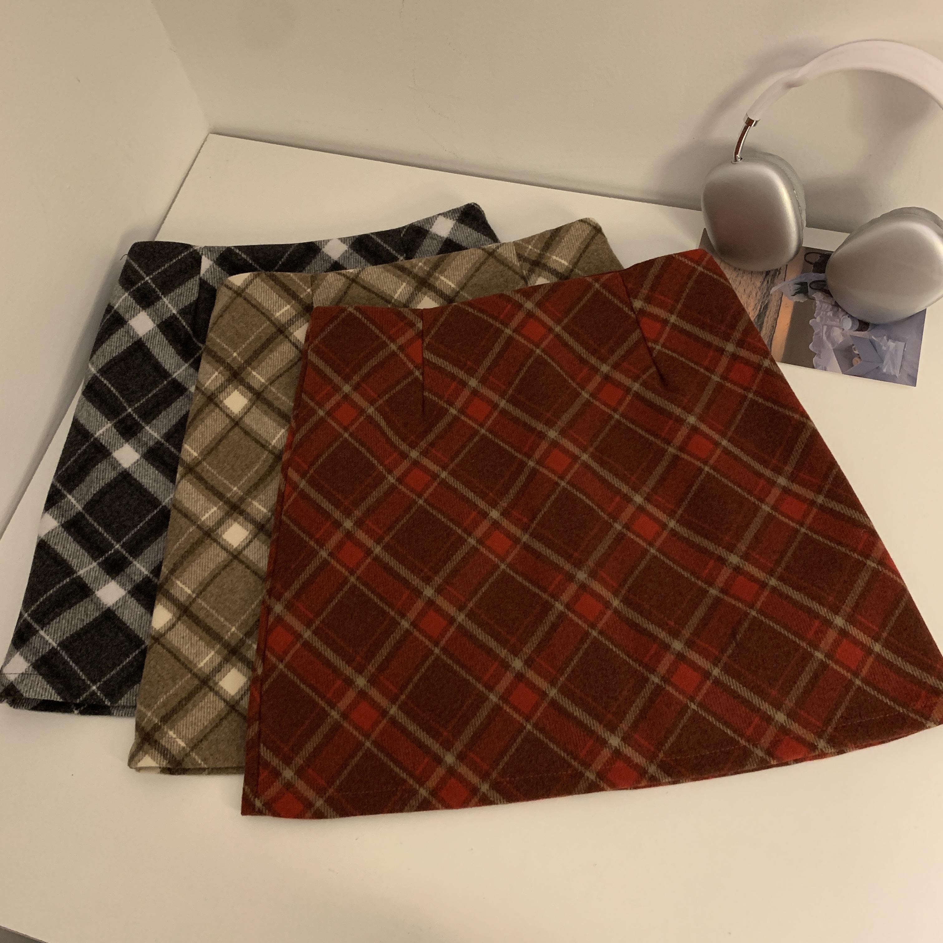Actual shot of autumn and winter retro plaid woolen skirt high-waisted slimming short A-line hip skirt