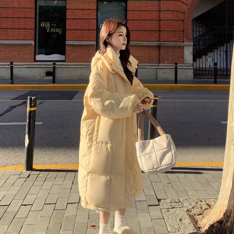 Milk fufu light yellow down jacket women's mid-length 2023 winter new hooded thickened over-the-knee coat for small people