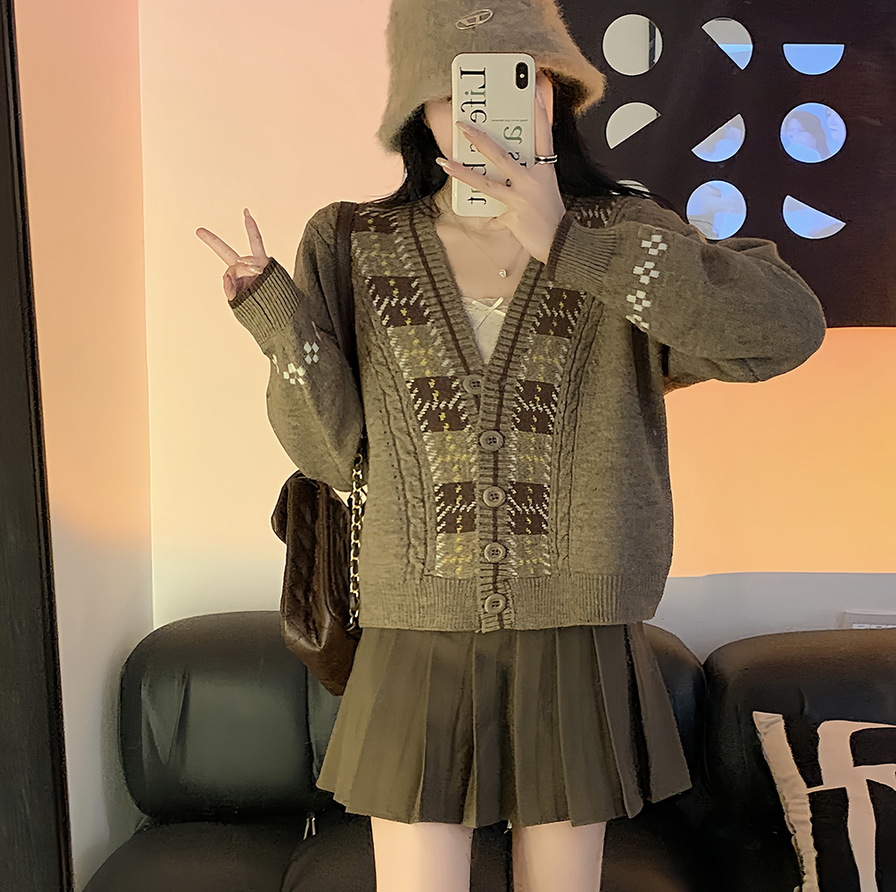 Real shot ~ Retro college style pattern V-neck knitted cardigan for women autumn 2023 lazy style versatile sweater jacket