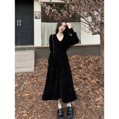 Hepburn style V-neck long-sleeved dress for women autumn  new temperament goddess style waist slimming A-line long skirt