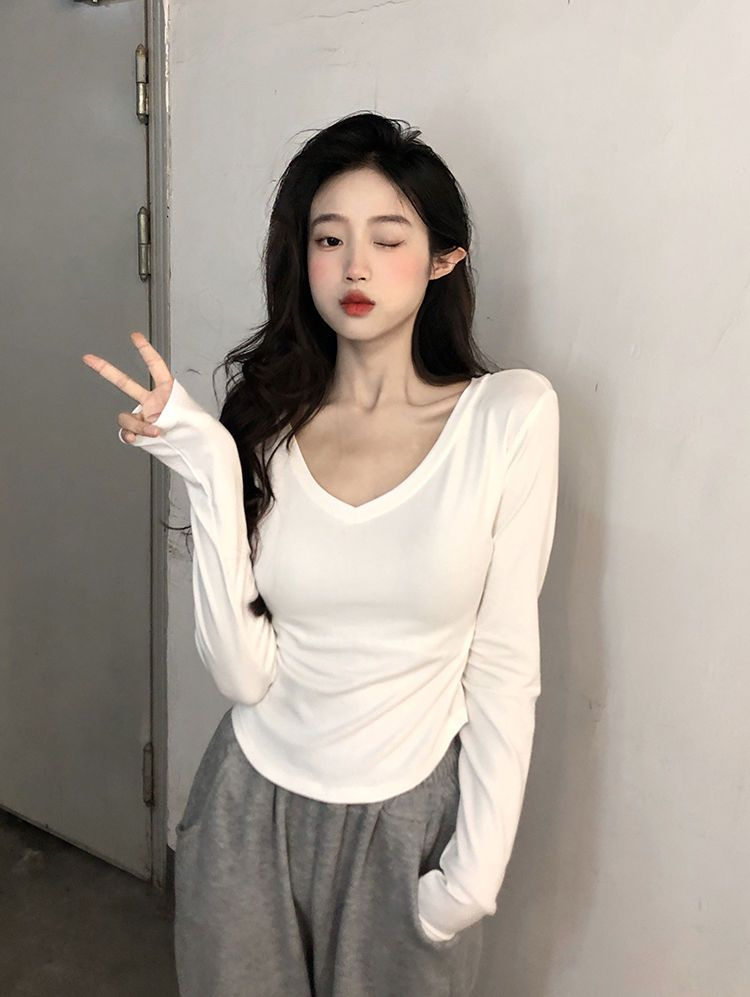 V-neck long-sleeved T-shirt women's autumn new Korean style U-shaped hem top hot girl slim sexy solid color bottoming shirt