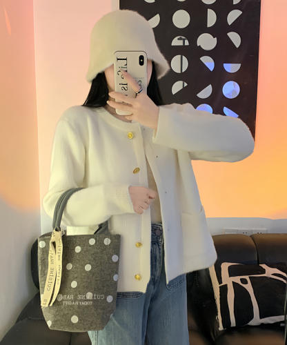 Actual shot~White small fragrant short coat for women in autumn, high-end and gentle style with knitted sweater cardigan