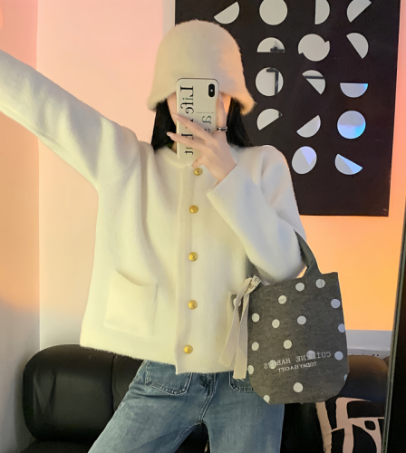 Actual shot~White small fragrant short coat for women in autumn, high-end and gentle style with knitted sweater cardigan