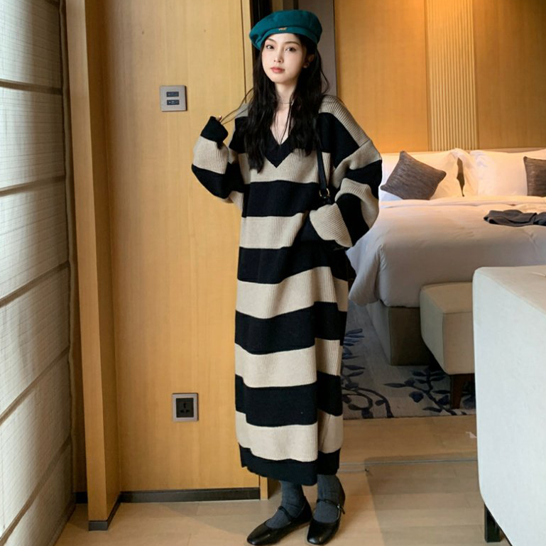 撞色寬條紋長款針織連衣裙女春秋寬鬆慵懶過膝毛衣裙