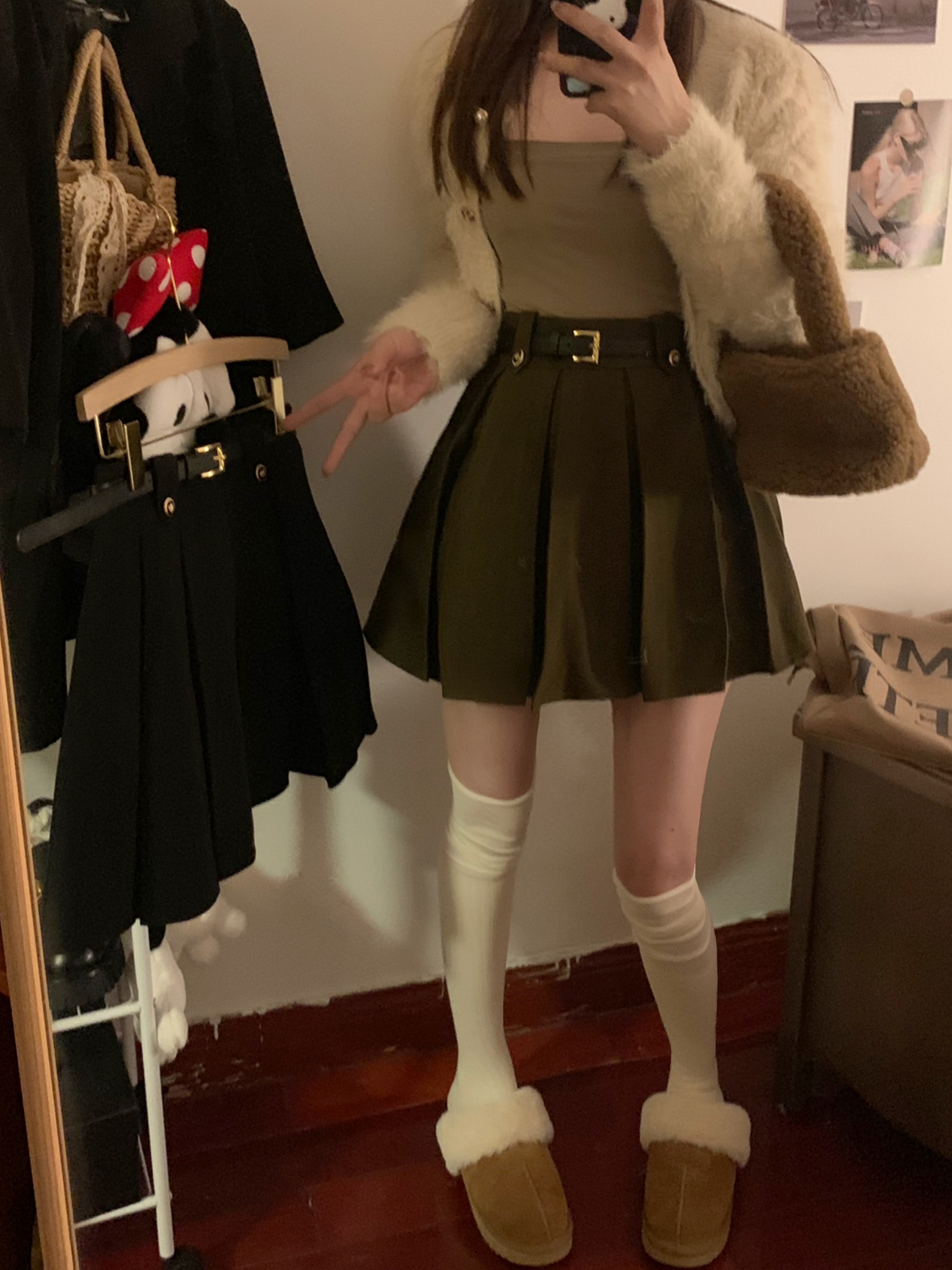Actual shot of Korean A-line skirt for women in autumn, high-waisted slimming design, sweet and spicy pleated skirt, suit short skirt