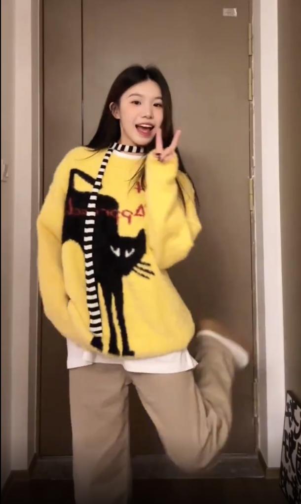 潮牌黃色卡通貓咪毛衣女秋冬寬鬆顯瘦慵懶風長袖圓領套頭針織上衣