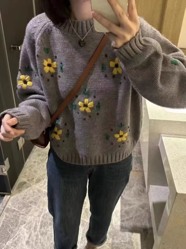 Sweet style embroidered crochet long sleeve soft waxy sweater for women autumn new heavy industry lazy style round neck sweater top