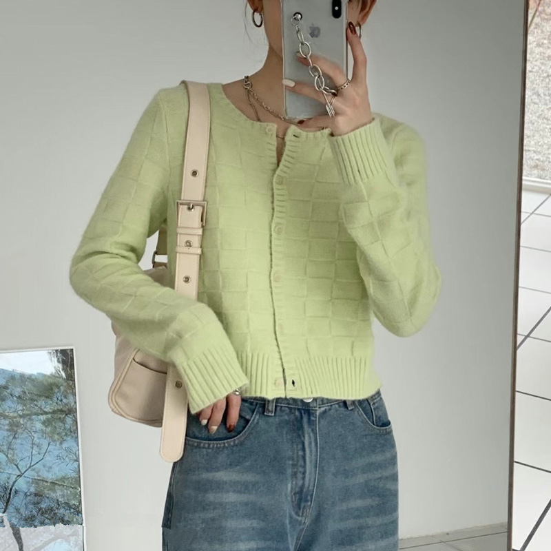 Mint green sweater jacket women's design niche light green knitted cardigan autumn girl's age-reducing early autumn outer wear