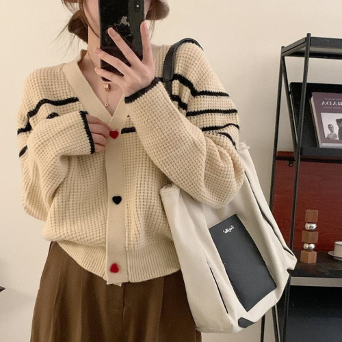 Contrast color love v-neck striped knitted cardigan for women in spring, autumn, autumn and winter soft waxy lantern sleeve sweater jacket lazy top