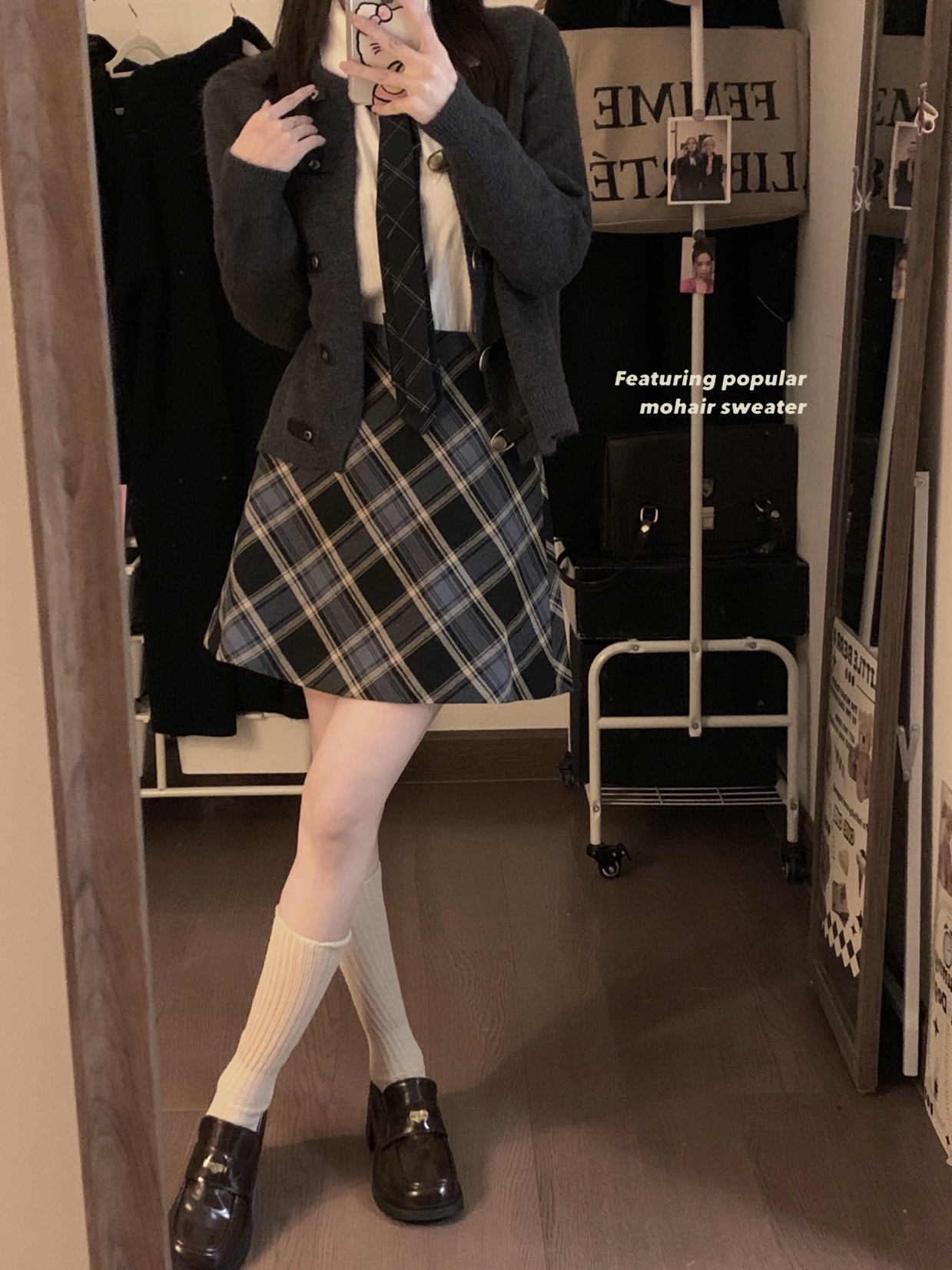 Actual shot ~ Korean autumn and winter new style gray fashionable knitted cardigan + plaid skirt three-piece set