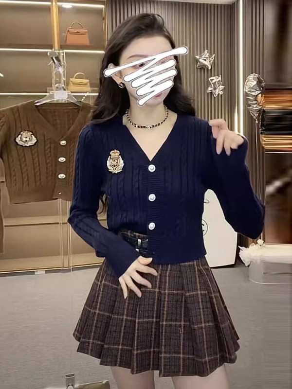 時尚芭莎秋冬減齡學院風刺繡V領單排扣長袖女針織衫毛衣保暖
