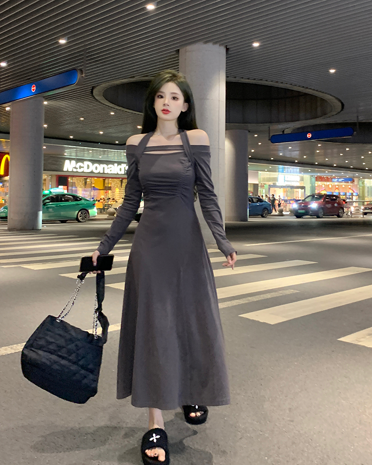 韓版純欲露肩掛脖長袖潮連衣裙女2023秋季設計感收腰顯瘦中裙潮