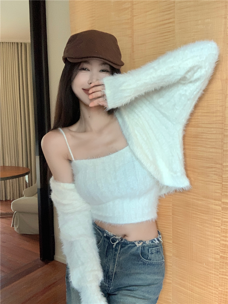 實拍 秋冬新款軟糯吊帶針織開衫兩件套短款毛茸茸上衣女