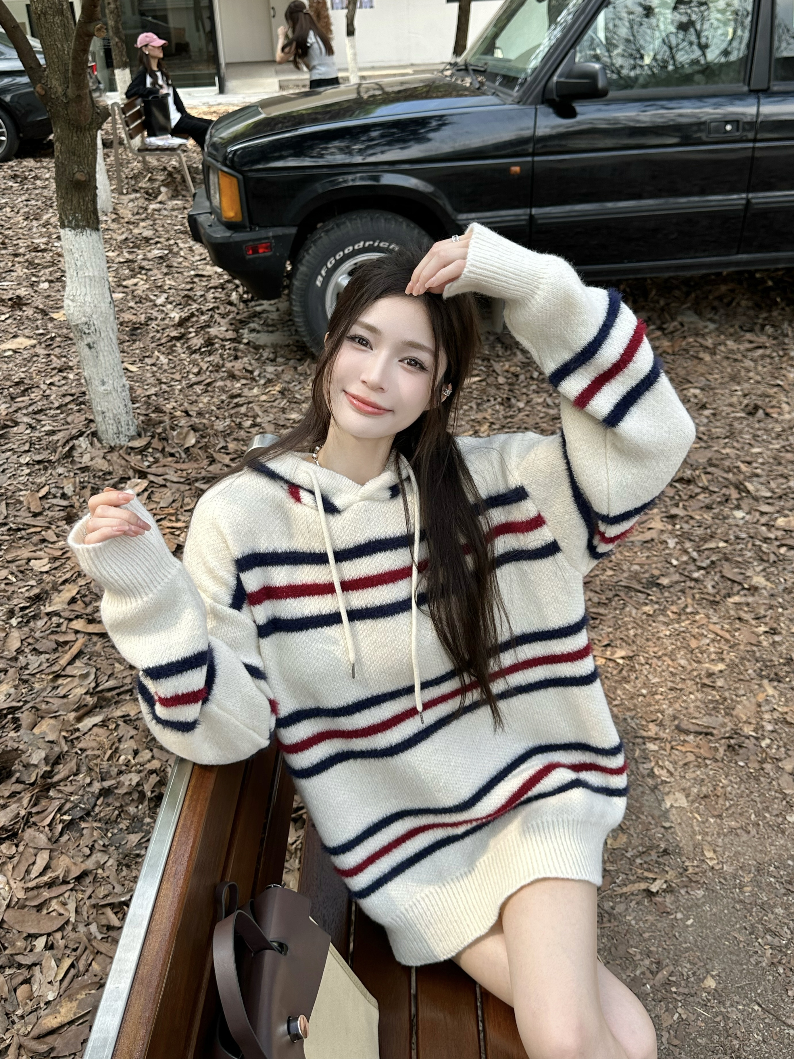 Real shot of Hong Kong style retro striped sweater for women in autumn and winter, high-end, super nice, lazy style loose hooded jacket