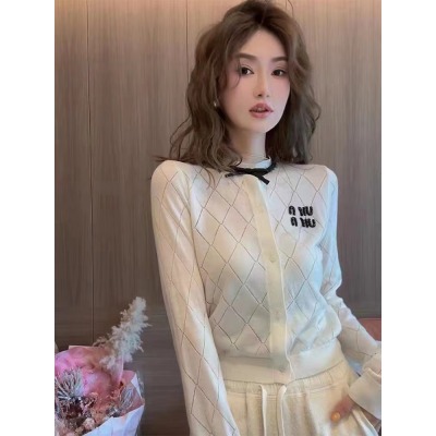 Miao Jiaqiu's new rhombus neckline black bead embroidered letter logo on the chest rhinestone bow knitted cardigan sweater