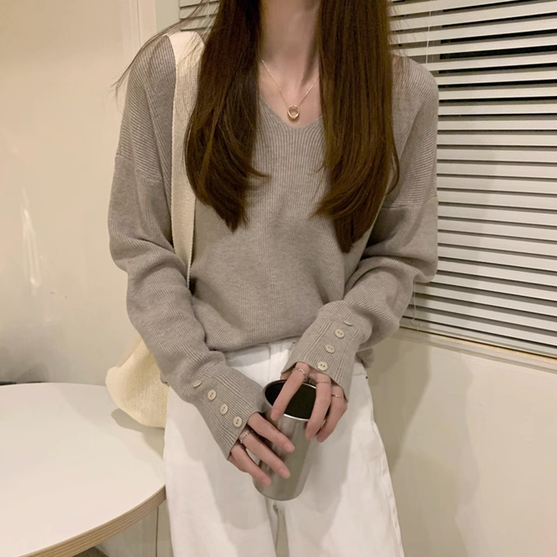 V-neck bottoming shirt for women autumn long-sleeved gentle sweater 2023 new design niche inner sweater top