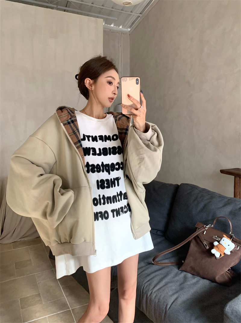 Actual shot of retro style lazy sweatshirt plaid patchwork cardigan zipper jacket + mid-length long-sleeved T-shirt