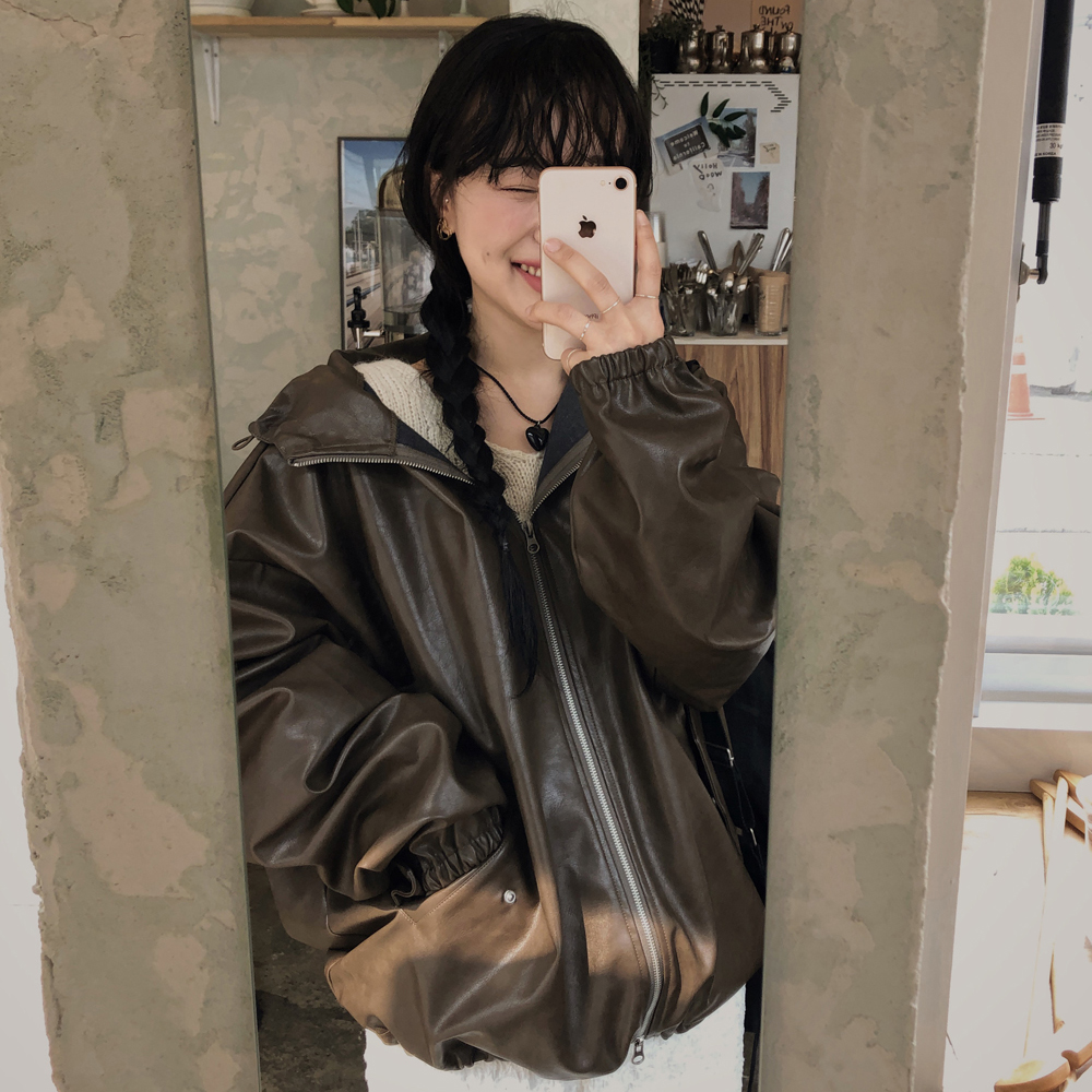 Loose age-reducing hooded zipper leather jacket