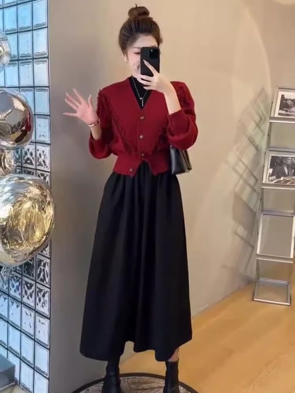 Red coat 2023 autumn and winter new short top Korean style knitted cardigan V-neck sweater