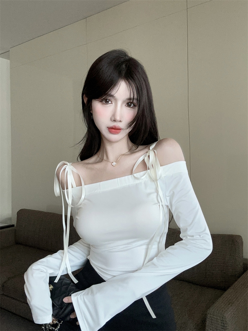 Actual shot of pure desire sexy one-shoulder long-sleeved outer wear temperament slim white bow long-sleeved top T-shirt