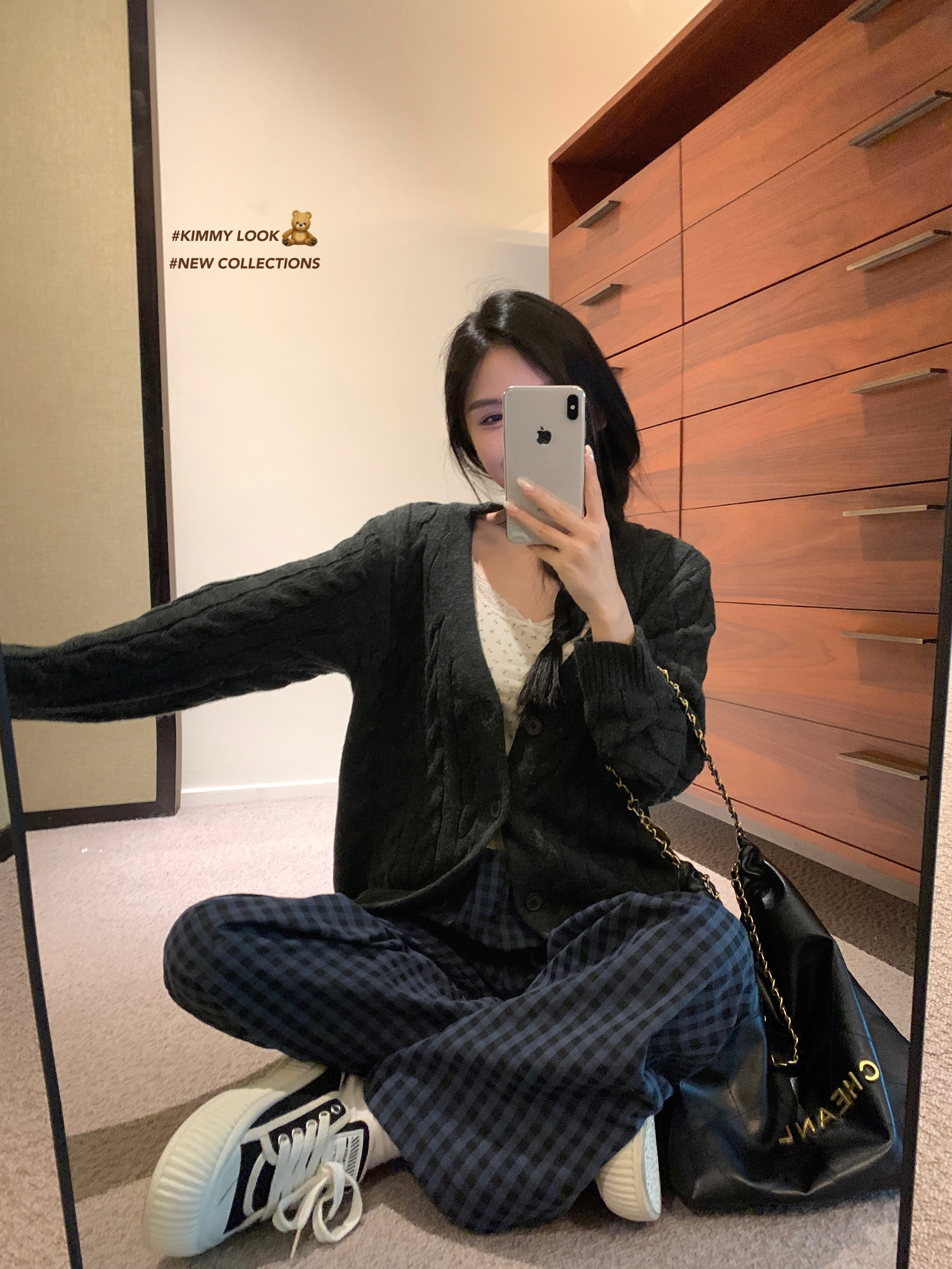 Actual shot of casual suit, floral suspender, twist sweater, coat, plaid wide-leg pants, three-piece set