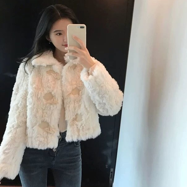 New autumn and winter fur one-piece lambswool coat for women short style small horn button imitation rabbit plush fur