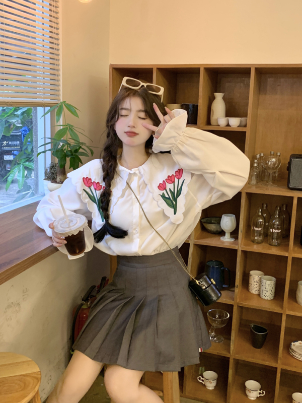 Large size embroidered baby doll collar white long-sleeved shirt for women in autumn design, fashionable, age-reducing, slimming and flesh-covering top for women