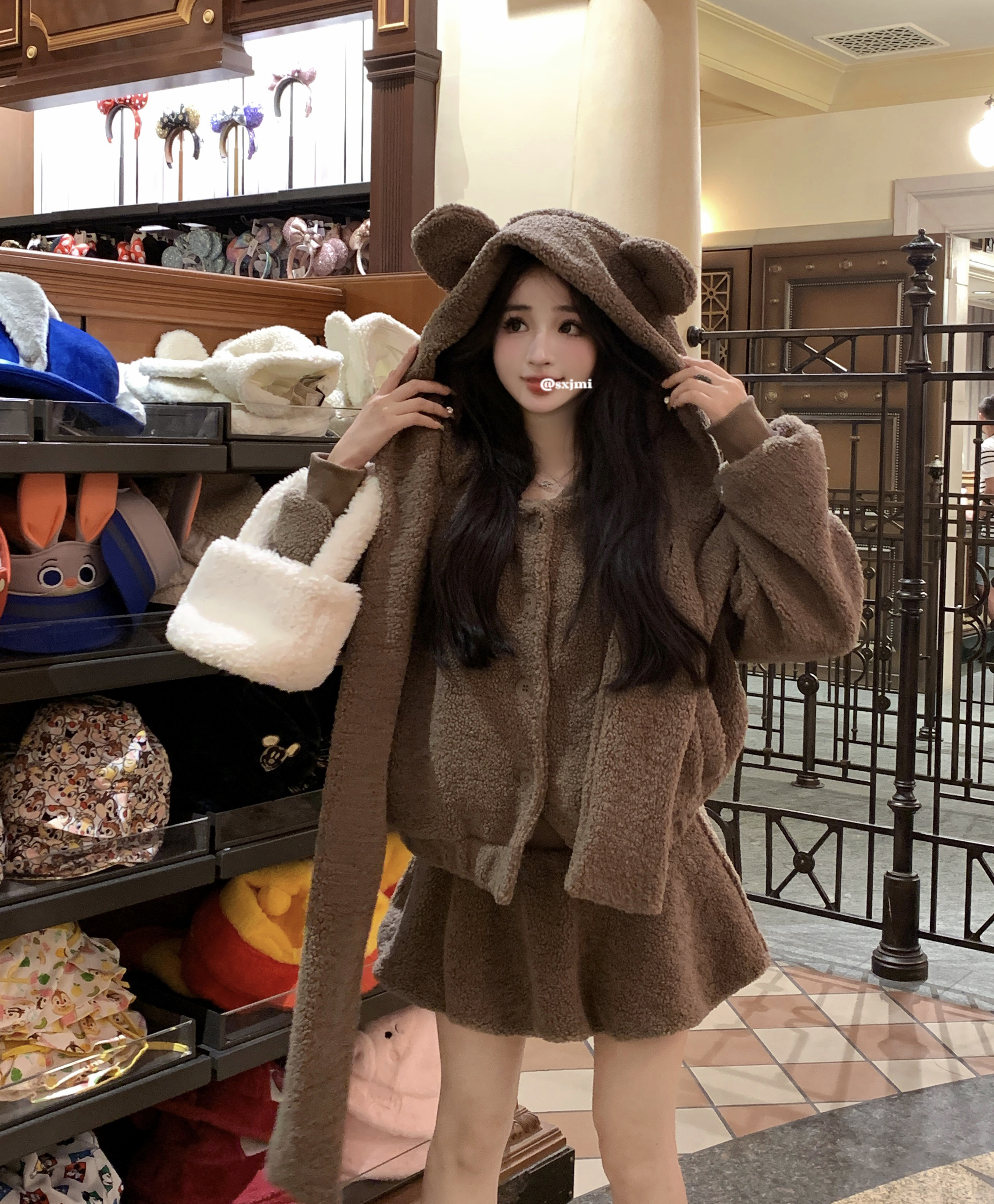Actual shot of lamb plush hooded bear coat for women in autumn and winter new thickened high waist bud skirt suit