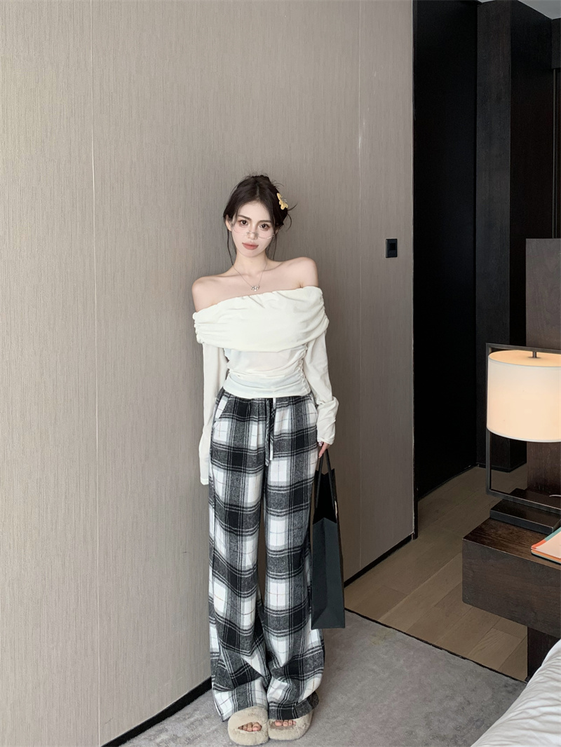 Actual shot of one-shoulder long-sleeved velvet top, bottoming shirt, T-shirt + plaid trousers, casual pants, wide-leg pants