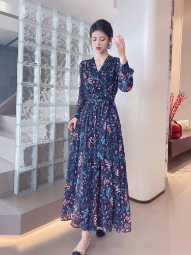 Floral Hot Mom Dress Royal Sister Sexy Light Luxury V-Neck Nightclub Spring and Autumn T-shirt Slit French Retro Temptation