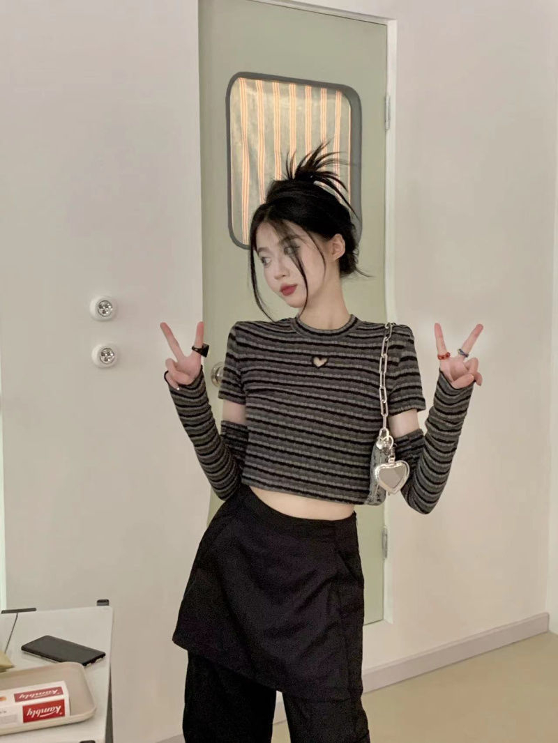 2023純欲風設計感愛心鏤空條紋T恤女春季甜辣妹修身短款上衣