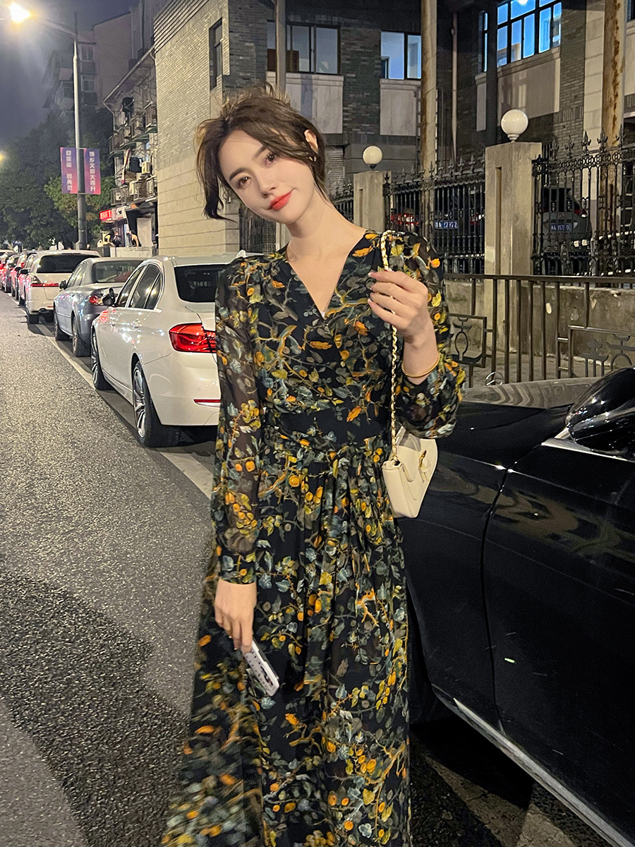 Royal sister's date dress new long-sleeved slit young woman's pure desire sexy waist-slimming mother's dress floral V-neck