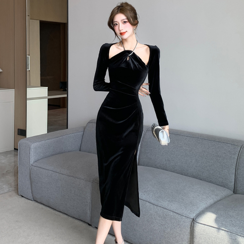 Hepburn style black halterneck retro velvet dress women's autumn and winter new hip-covering slit dress skirt pure sex appeal