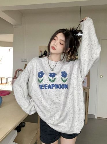 Japanese retro floral long-sleeved pullover sweater for women in autumn and winter soft and waxy lazy loose design niche knitted top