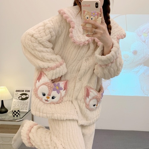 Real shot of ins new autumn and winter pajamas warm velvet sweet girl cardigan home wear can be worn outside