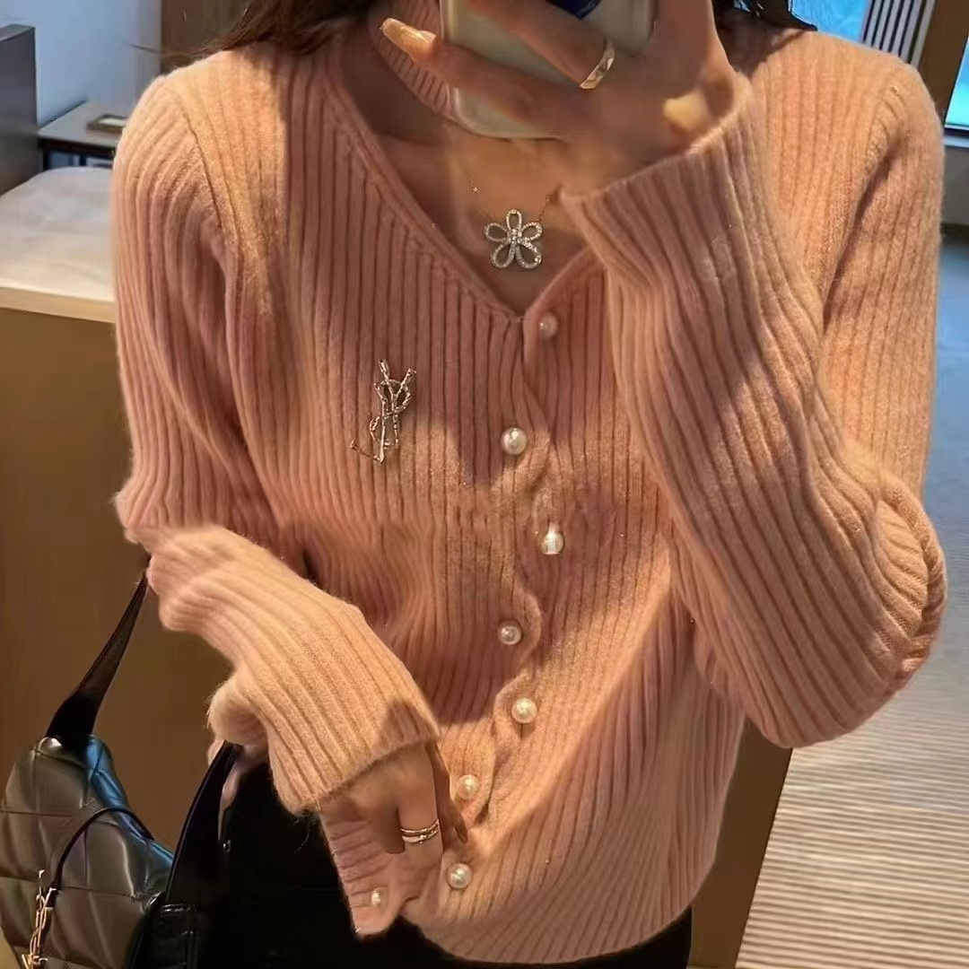 Red high-end knitted cardigan top for women, spring design, niche inner wear, socialite Xiaoxiang style sweater