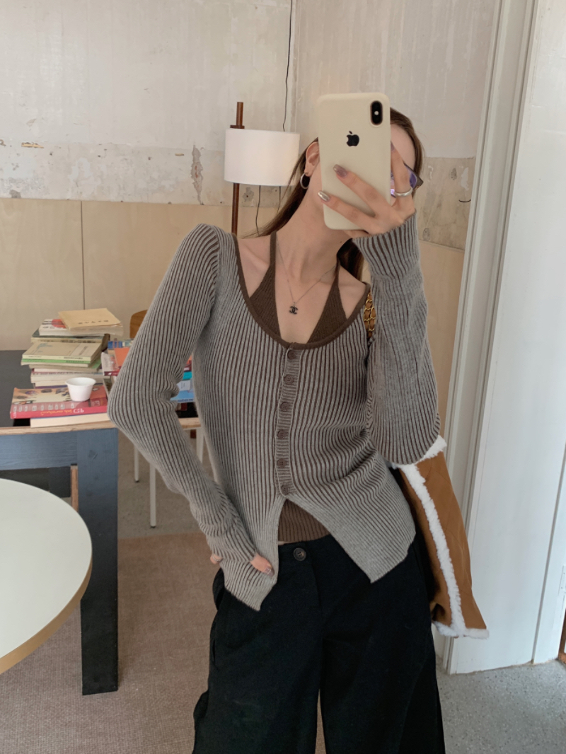 Real shot of fake two-piece contrasting color knitted cardigan