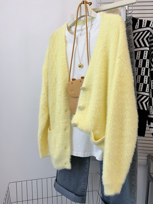 Creamy yellow soft and waxy lazy style milky v-neck knitted top for women autumn and winter sweater cardigan jacket