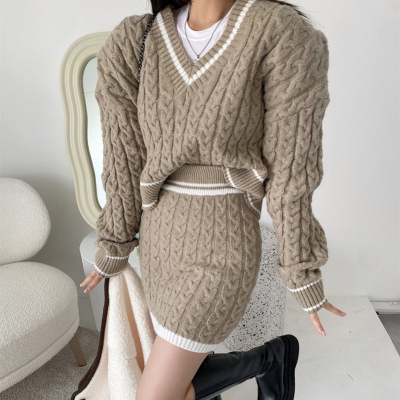 2023 Korean chic retro V-neck contrasting hemp pattern sweater + high waist hip-covering knitted skirt two-piece set for women