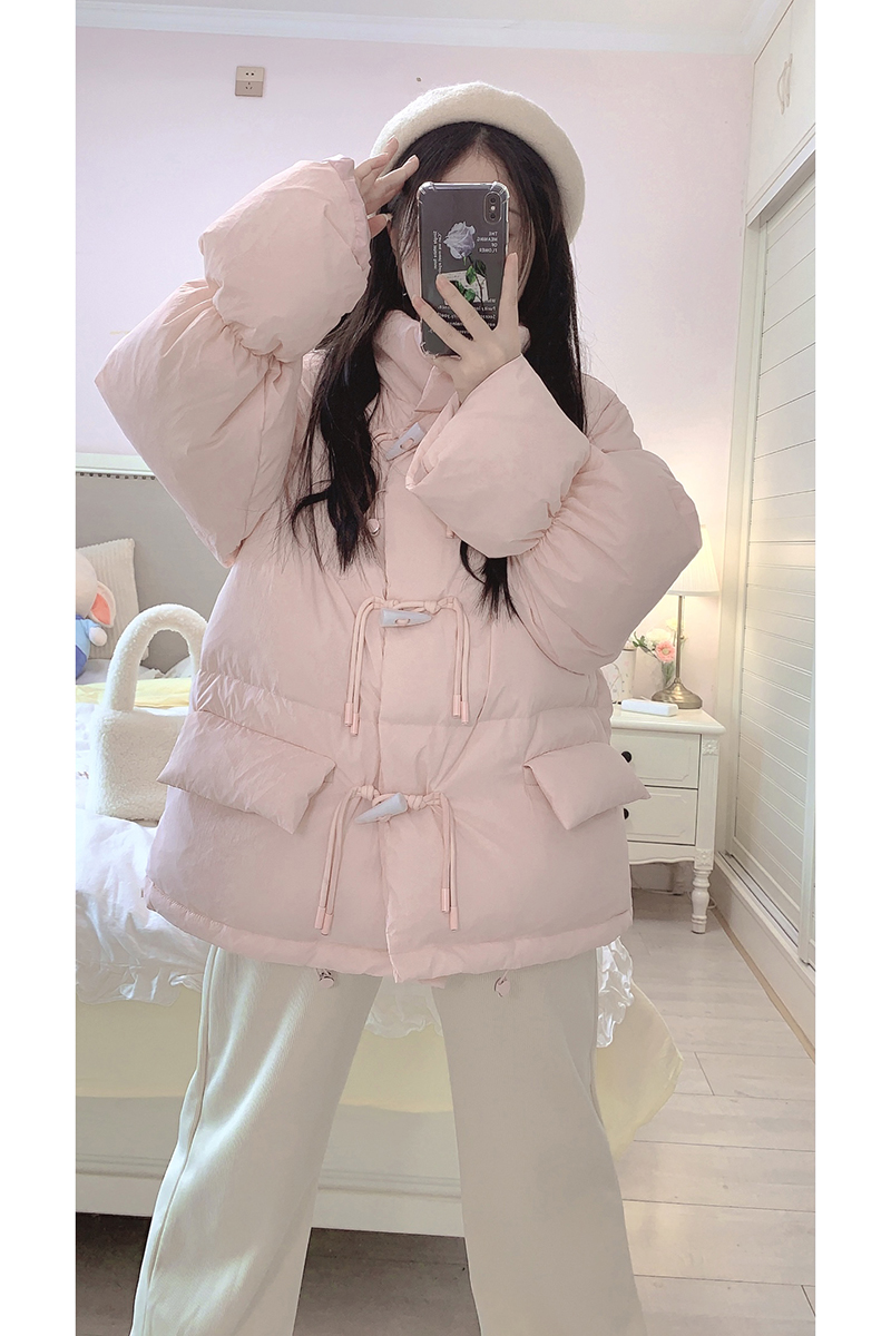 Actual shot of the new horn button 2023 winter short down jacket for women, loose and versatile, thickened bread jacket