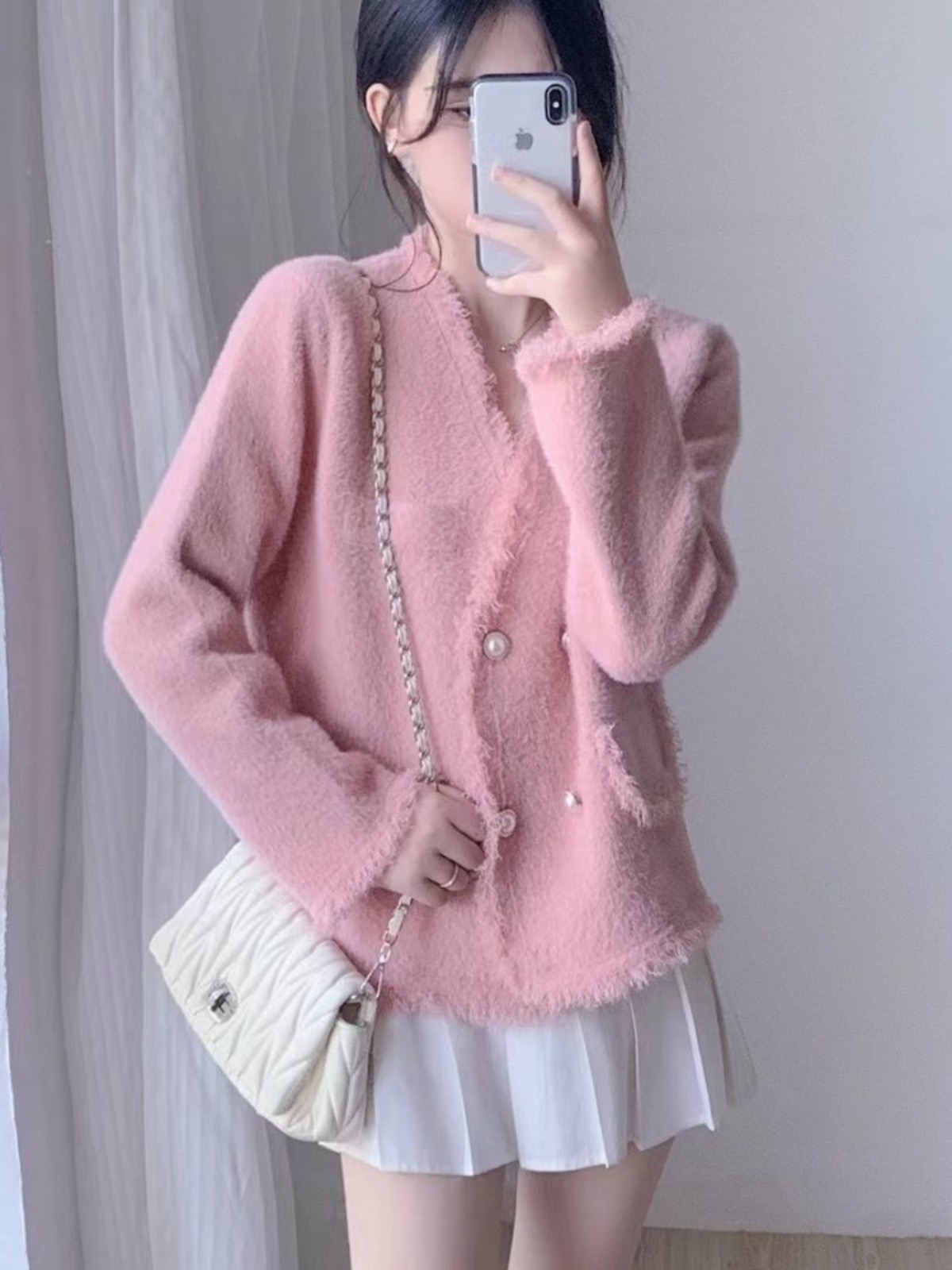 Designed V-neck small fragrance sweater jacket for women in autumn and winter imitation mink velvet fringed high-end knitted cardigan top